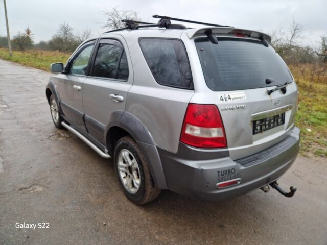 Серый Киа Соренто, объемом двигателя 2.5 л и пробегом 250 тыс. км за 2100 $, фото 1 на Automoto.ua