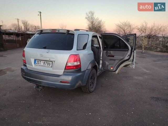 Серый Киа Соренто, объемом двигателя 2.5 л и пробегом 300 тыс. км за 3500 $, фото 1 на Automoto.ua