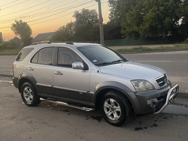 Серый Киа Соренто, объемом двигателя 2.5 л и пробегом 400 тыс. км за 3900 $, фото 1 на Automoto.ua