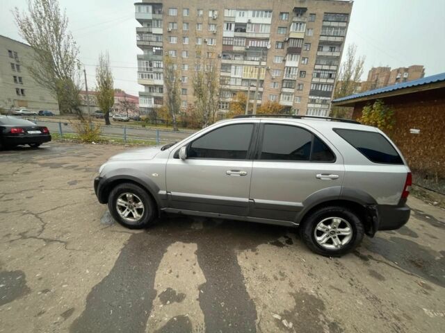 Серый Киа Соренто, объемом двигателя 2.5 л и пробегом 387 тыс. км за 4300 $, фото 1 на Automoto.ua