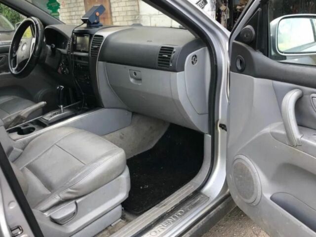 Серый Киа Соренто, объемом двигателя 2.5 л и пробегом 240 тыс. км за 5803 $, фото 1 на Automoto.ua