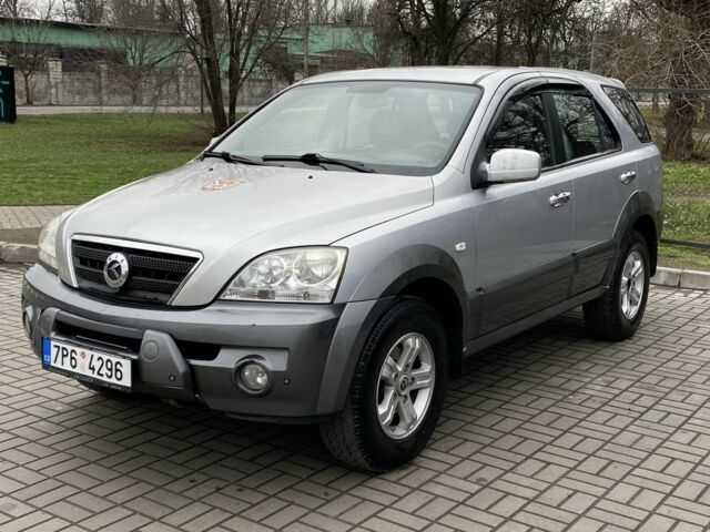 Серый Киа Соренто, объемом двигателя 2.5 л и пробегом 250 тыс. км за 3450 $, фото 1 на Automoto.ua