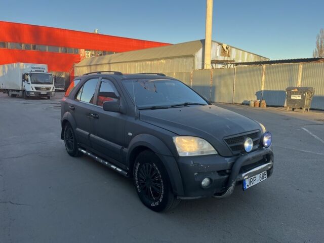 Серый Киа Соренто, объемом двигателя 2.5 л и пробегом 200 тыс. км за 2400 $, фото 1 на Automoto.ua