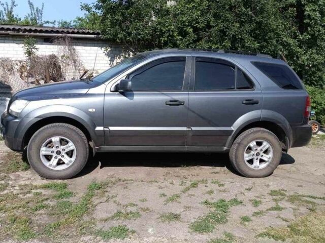 Серый Киа Соренто, объемом двигателя 2.5 л и пробегом 300 тыс. км за 5000 $, фото 1 на Automoto.ua