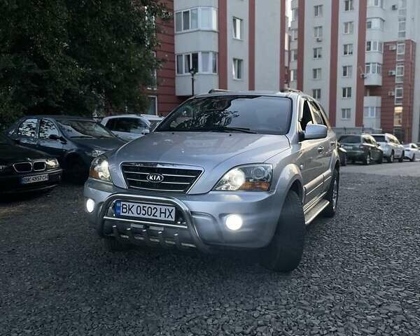 Серый Киа Соренто, объемом двигателя 2.5 л и пробегом 294 тыс. км за 9999 $, фото 1 на Automoto.ua