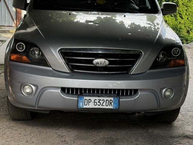 Сірий Кіа Соренто, об'ємом двигуна 2.5 л та пробігом 300 тис. км за 5200 $, фото 1 на Automoto.ua