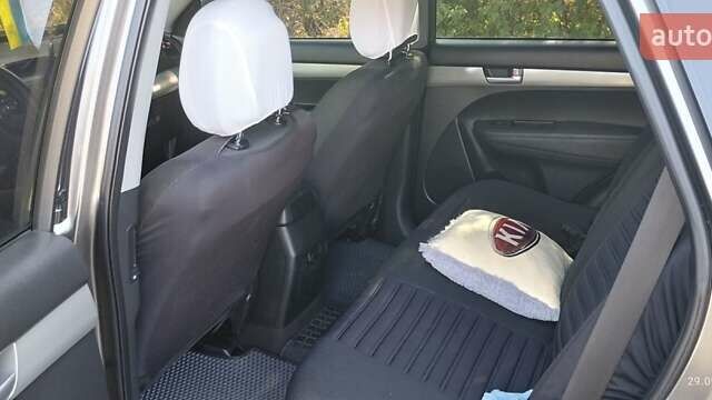 Серый Киа Соренто, объемом двигателя 2.4 л и пробегом 150 тыс. км за 12500 $, фото 1 на Automoto.ua