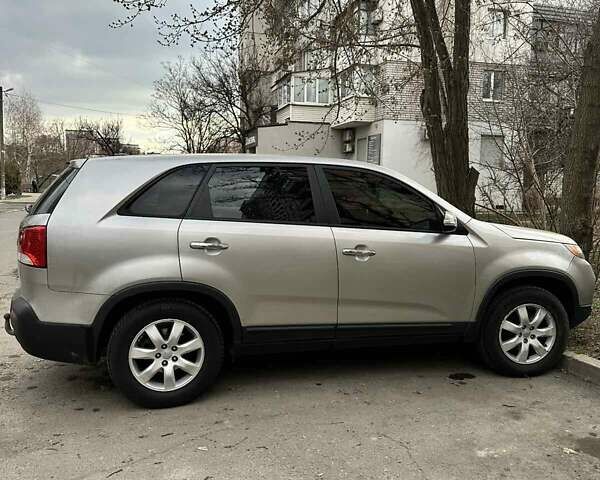 Сірий Кіа Соренто, об'ємом двигуна 2.4 л та пробігом 250 тис. км за 12900 $, фото 1 на Automoto.ua