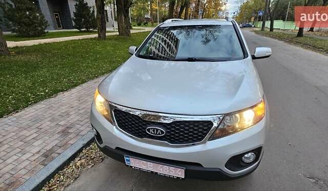 Киа Соренто 2013 в Киеве на Automoto.ua Серый Киа Соренто, объемом двигателя 2.4 л и пробегом 230 тыс. км за 9999 $, фото 1 на Automoto.ua