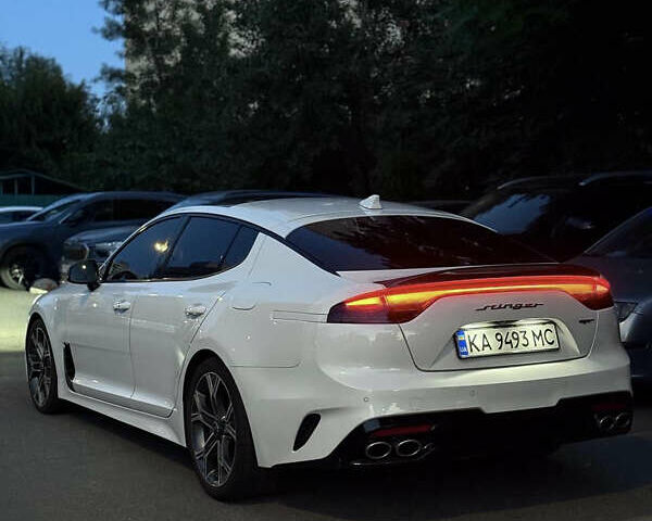 Белый Киа Stinger, объемом двигателя 3.34 л и пробегом 115 тыс. км за 23500 $, фото 1 на Automoto.ua