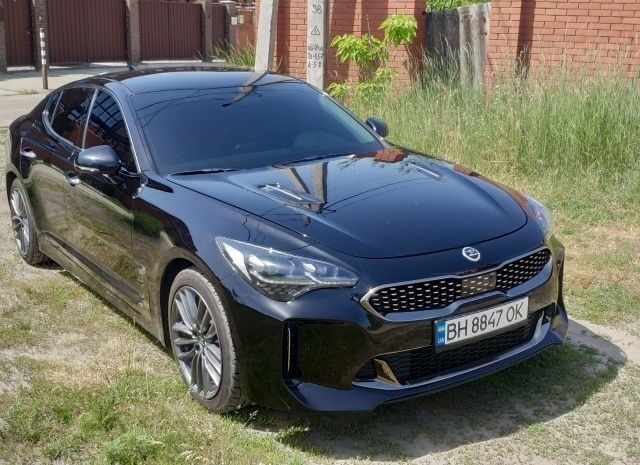 Черный Киа Stinger, объемом двигателя 2 л и пробегом 37 тыс. км за 20000 $, фото 1 на Automoto.ua