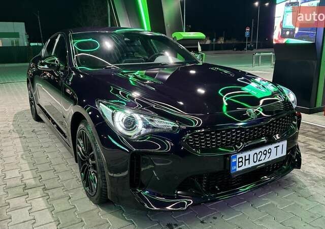 Фиолетовый Киа Stinger, объемом двигателя 2 л и пробегом 65 тыс. км за 19900 $, фото 1 на Automoto.ua