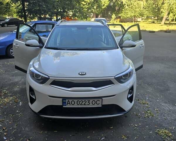 Білий Кіа Stonic, об'ємом двигуна 1.4 л та пробігом 32 тис. км за 14500 $, фото 1 на Automoto.ua