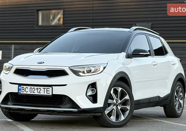 Білий Кіа Stonic, об'ємом двигуна 1.4 л та пробігом 68 тис. км за 15999 $, фото 1 на Automoto.ua