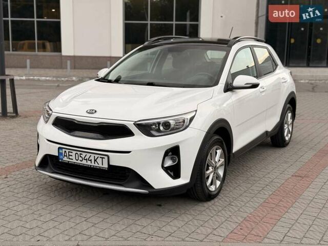 Білий Кіа Stonic, об'ємом двигуна 1.37 л та пробігом 87 тис. км за 16400 $, фото 1 на Automoto.ua