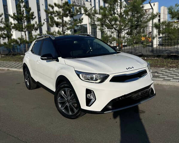 Белый Киа Stonic, объемом двигателя 1.4 л и пробегом 40 тыс. км за 19700 $, фото 1 на Automoto.ua