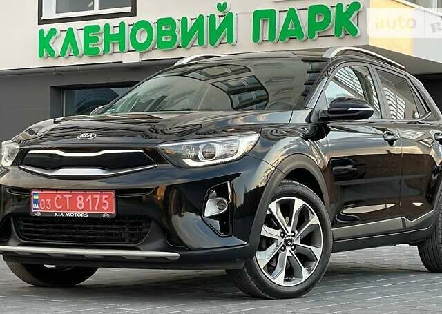 Черный Киа Stonic, объемом двигателя 1.6 л и пробегом 140 тыс. км за 15299 $, фото 1 на Automoto.ua