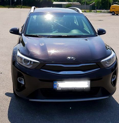 Коричневый Киа Stonic, объемом двигателя 1.6 л и пробегом 105 тыс. км за 13500 $, фото 1 на Automoto.ua