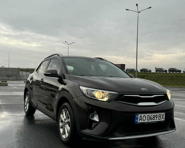 Коричневый Киа Stonic, объемом двигателя 1.37 л и пробегом 95 тыс. км за 17000 $, фото 1 на Automoto.ua