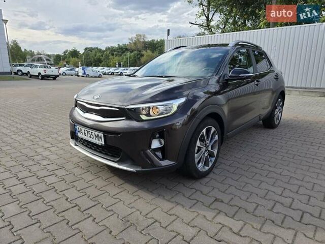 Коричневый Киа Stonic, объемом двигателя 1.37 л и пробегом 10 тыс. км за 19500 $, фото 1 на Automoto.ua