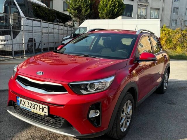 Красный Киа Stonic, объемом двигателя 1.4 л и пробегом 43 тыс. км за 15000 $, фото 1 на Automoto.ua