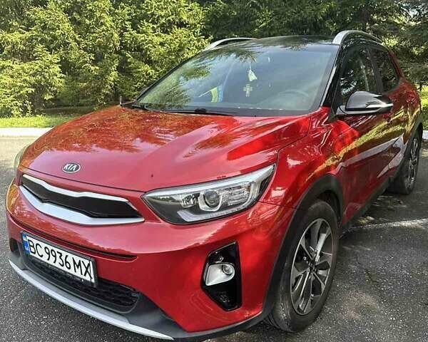 Красный Киа Stonic, объемом двигателя 1.37 л и пробегом 94 тыс. км за 15500 $, фото 1 на Automoto.ua