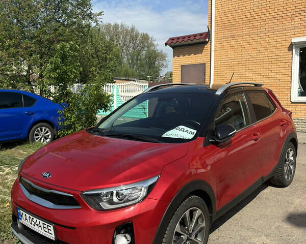 Красный Киа Stonic, объемом двигателя 1.37 л и пробегом 39 тыс. км за 18500 $, фото 1 на Automoto.ua