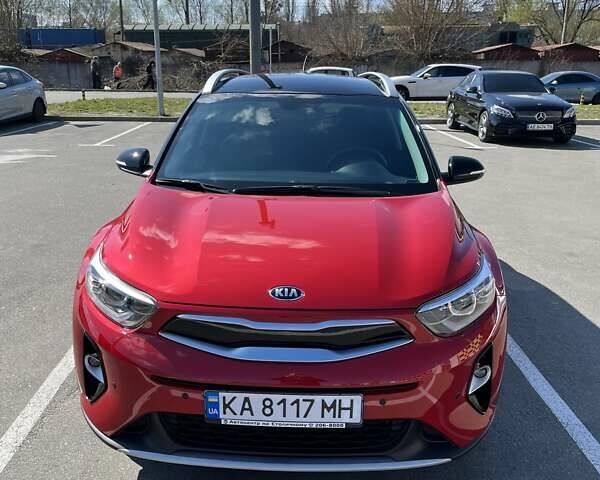 Красный Киа Stonic, объемом двигателя 1.37 л и пробегом 6 тыс. км за 19400 $, фото 1 на Automoto.ua
