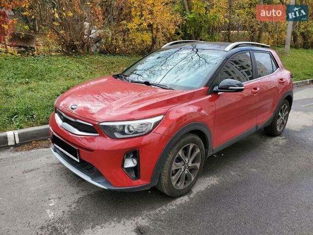Красный Киа Stonic, объемом двигателя 1.37 л и пробегом 22 тыс. км за 20000 $, фото 1 на Automoto.ua