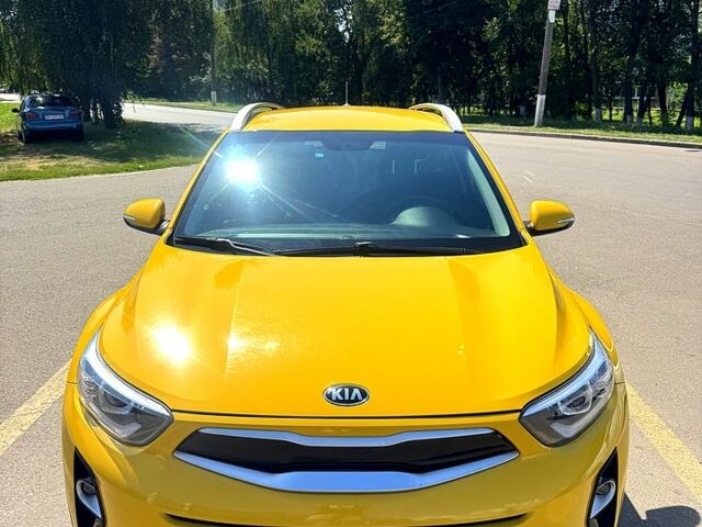 Желтый Киа Stonic, объемом двигателя 1.4 л и пробегом 48 тыс. км за 15200 $, фото 1 на Automoto.ua