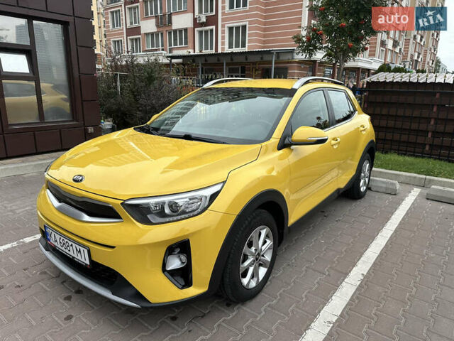 Желтый Киа Stonic, объемом двигателя 1.4 л и пробегом 117 тыс. км за 13200 $, фото 1 на Automoto.ua