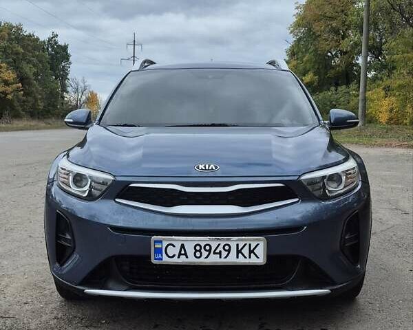 Синий Киа Stonic, объемом двигателя 1.6 л и пробегом 130 тыс. км за 15300 $, фото 1 на Automoto.ua