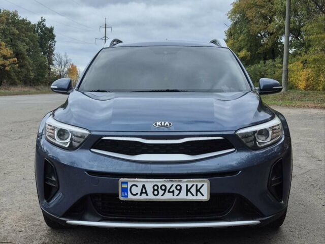 Синий Киа Stonic, объемом двигателя 1.6 л и пробегом 132 тыс. км за 15300 $, фото 1 на Automoto.ua