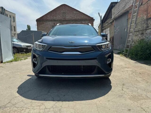 Синий Киа Stonic, объемом двигателя 1.6 л и пробегом 95 тыс. км за 14500 $, фото 1 на Automoto.ua
