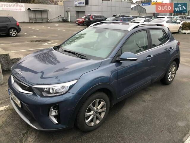 Синий Киа Stonic, объемом двигателя 1.37 л и пробегом 53 тыс. км за 16709 $, фото 1 на Automoto.ua