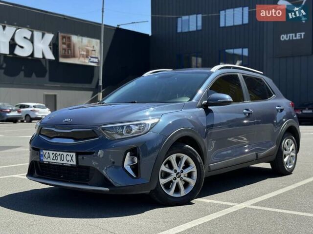 Синий Киа Stonic, объемом двигателя 1.37 л и пробегом 30 тыс. км за 16800 $, фото 1 на Automoto.ua
