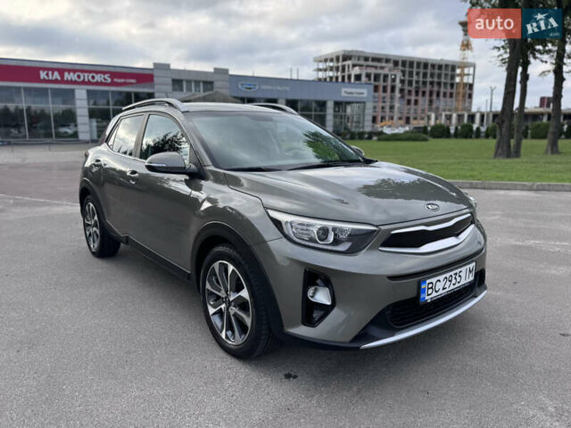 Зеленый Киа Stonic, объемом двигателя 1.37 л и пробегом 117 тыс. км за 12750 $, фото 1 на Automoto.ua