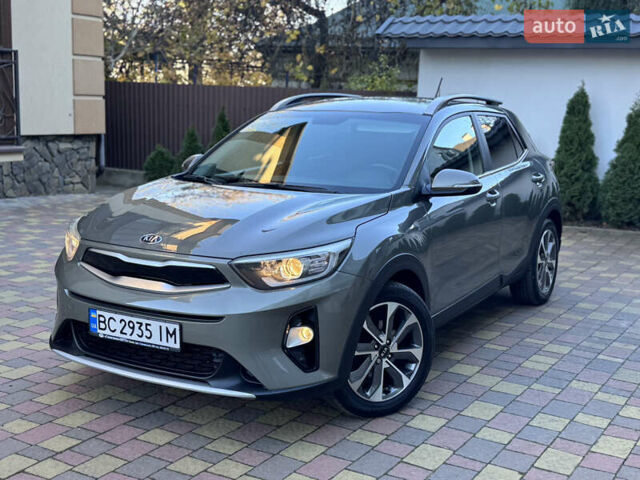 Зеленый Киа Stonic, объемом двигателя 1.37 л и пробегом 117 тыс. км за 11950 $, фото 1 на Automoto.ua