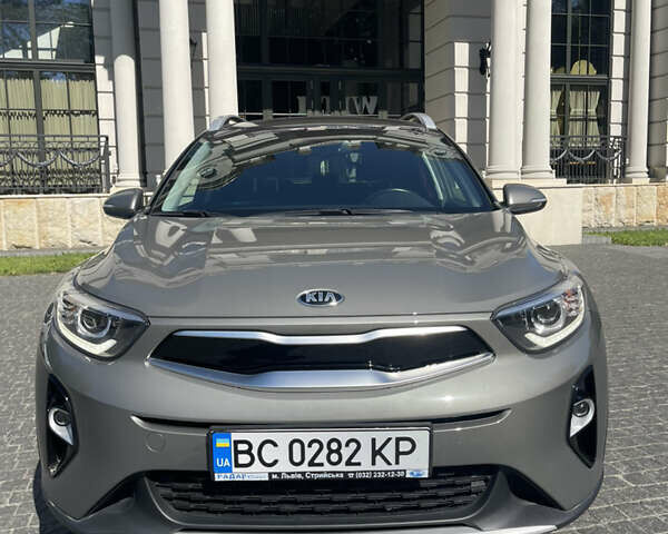 Зелений Кіа Stonic, об'ємом двигуна 1.37 л та пробігом 44 тис. км за 18700 $, фото 1 на Automoto.ua