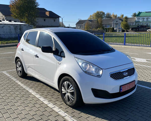 Белый Киа Венга, объемом двигателя 1.4 л и пробегом 217 тыс. км за 5700 $, фото 1 на Automoto.ua