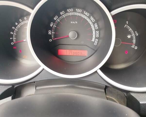 Серый Киа Венга, объемом двигателя 0 л и пробегом 147 тыс. км за 6200 $, фото 1 на Automoto.ua