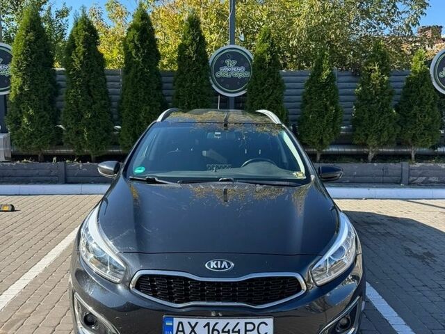 Черный Киа Ceed SW, объемом двигателя 1.59 л и пробегом 300 тыс. км за 12000 $, фото 1 на Automoto.ua