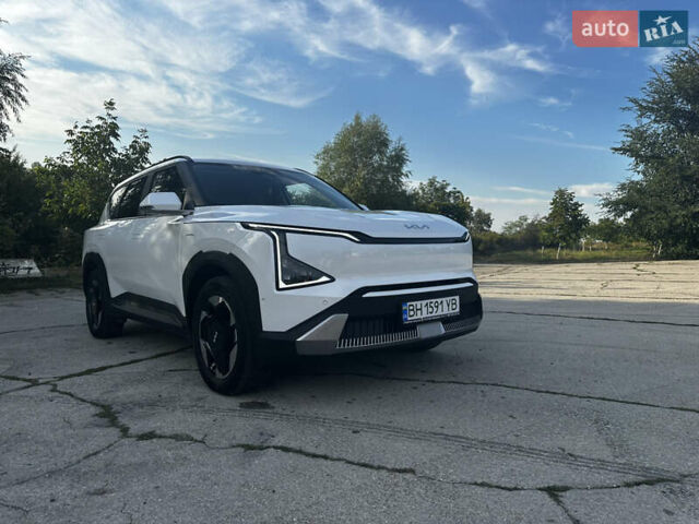 Белый Киа EV5, объемом двигателя 0 л и пробегом 5 тыс. км за 31900 $, фото 1 на Automoto.ua