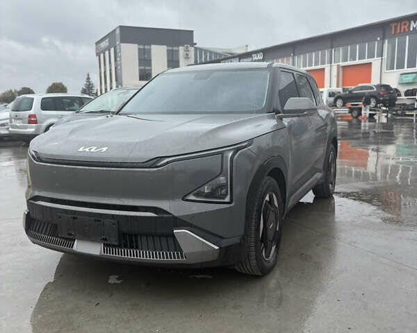 Черный Киа EV5, объемом двигателя 0 л и пробегом 20 тыс. км за 22500 $, фото 1 на Automoto.ua