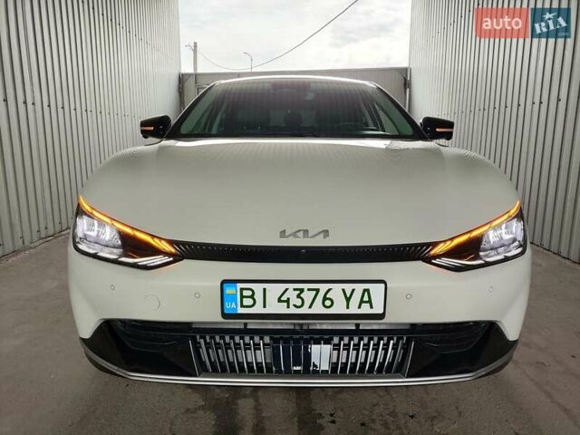 Белый Киа EV6, объемом двигателя 0 л и пробегом 23 тыс. км за 22600 $, фото 1 на Automoto.ua