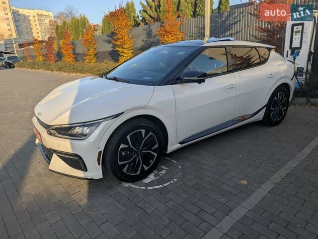 Белый Киа EV6, объемом двигателя 0 л и пробегом 58 тыс. км за 26000 $, фото 1 на Automoto.ua