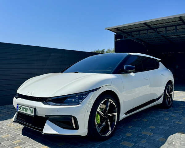 Белый Киа EV6, объемом двигателя 0 л и пробегом 25 тыс. км за 36900 $, фото 1 на Automoto.ua
