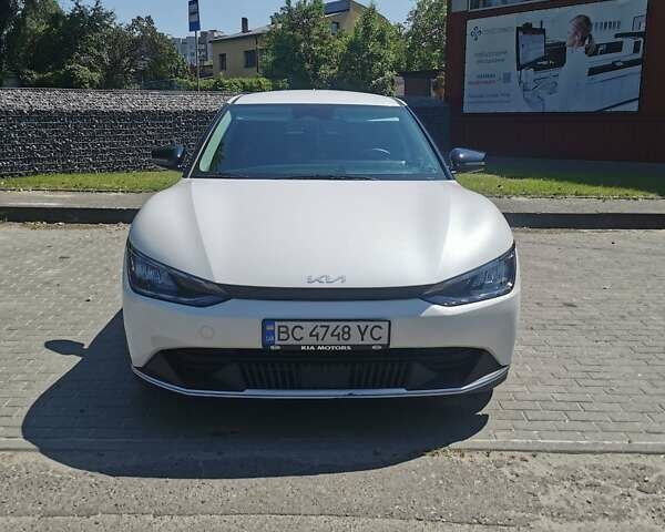 Белый Киа EV6, объемом двигателя 0 л и пробегом 24 тыс. км за 25200 $, фото 1 на Automoto.ua
