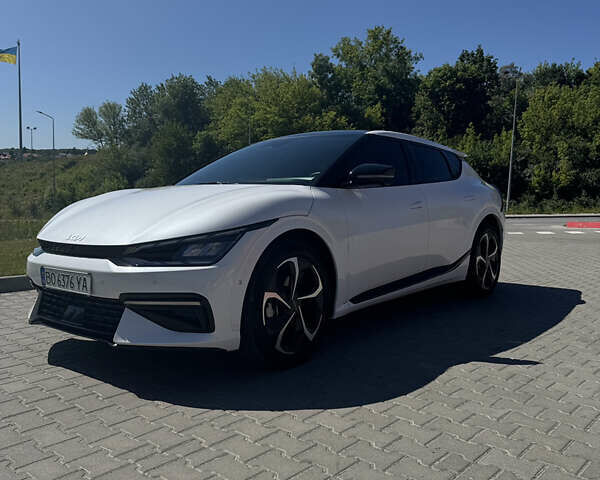 Белый Киа EV6, объемом двигателя 0 л и пробегом 18 тыс. км за 32000 $, фото 1 на Automoto.ua