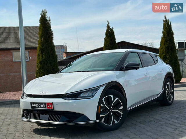 Белый Киа EV6, объемом двигателя 0 л и пробегом 14 тыс. км за 28990 $, фото 1 на Automoto.ua